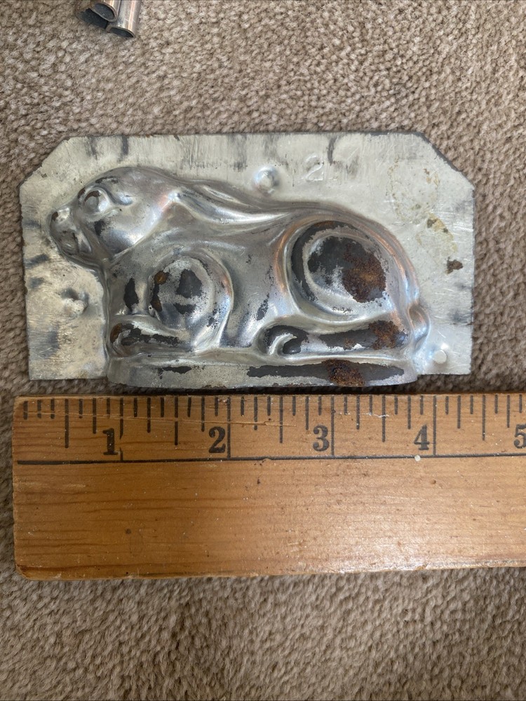 Vintage Easter Bunny Rabbit Mold Crouching 4.5 X 2