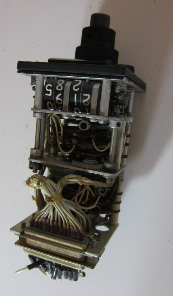 VINTAGE MILITARY CONTROL HEAD VOR/DME DIAL FUNCTIONS