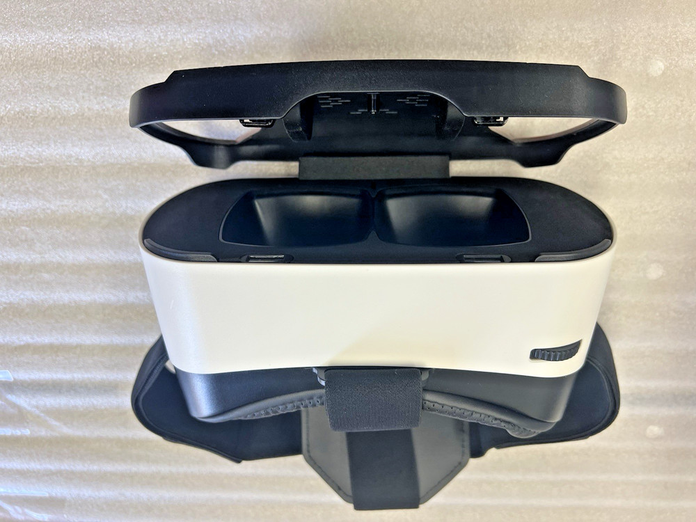 VR Headset for iPhone & Android Smartphone -3D Virtual Reality Glasses w/ Remote