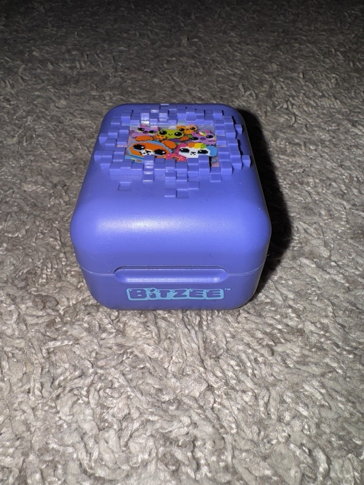 Spin Master Bitzee Digital Electronic Interactive Pet Purple Toy Light Up