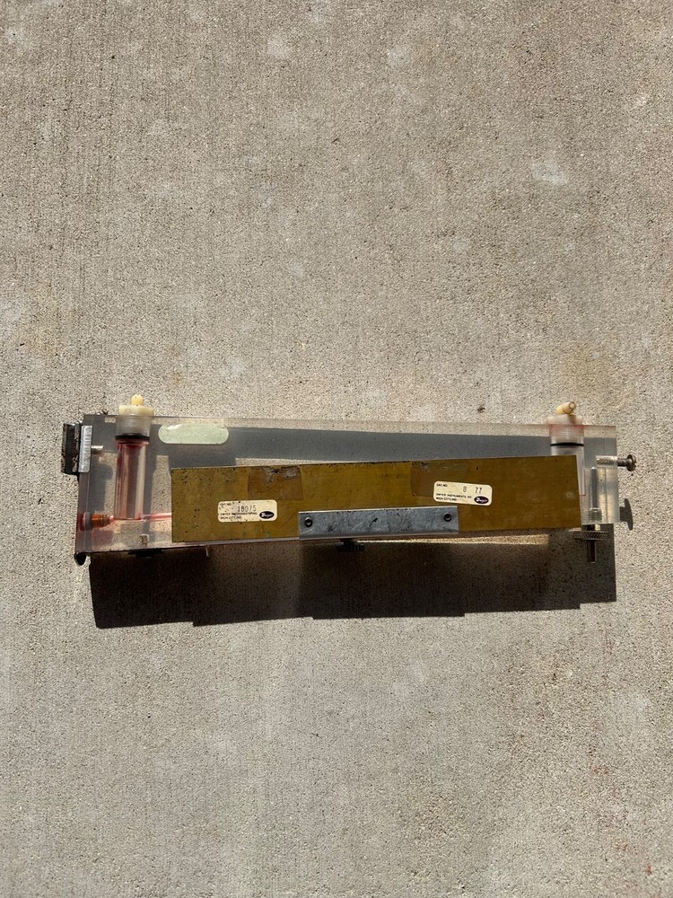 Dwyer Manometer Gauge used
