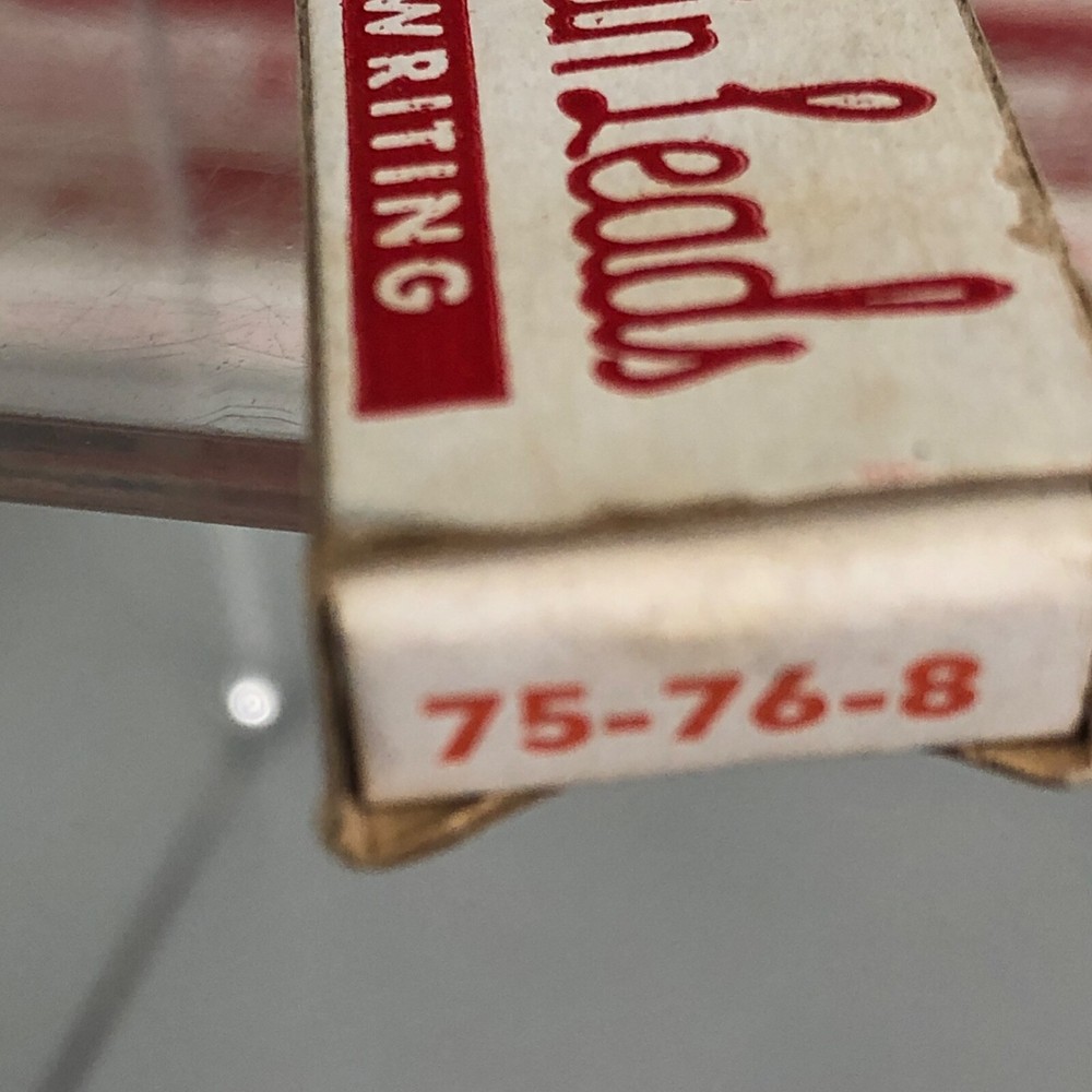 4-Mikado Semaphore extra thin .036 red lead (2730)