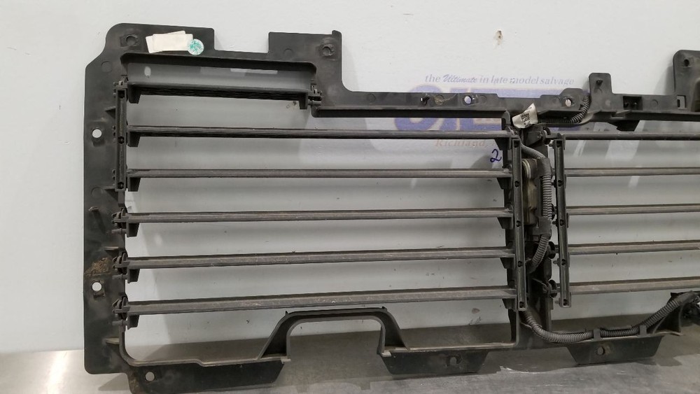 18 CHEVY SUBURBAN 1500 AIR SHUTTER