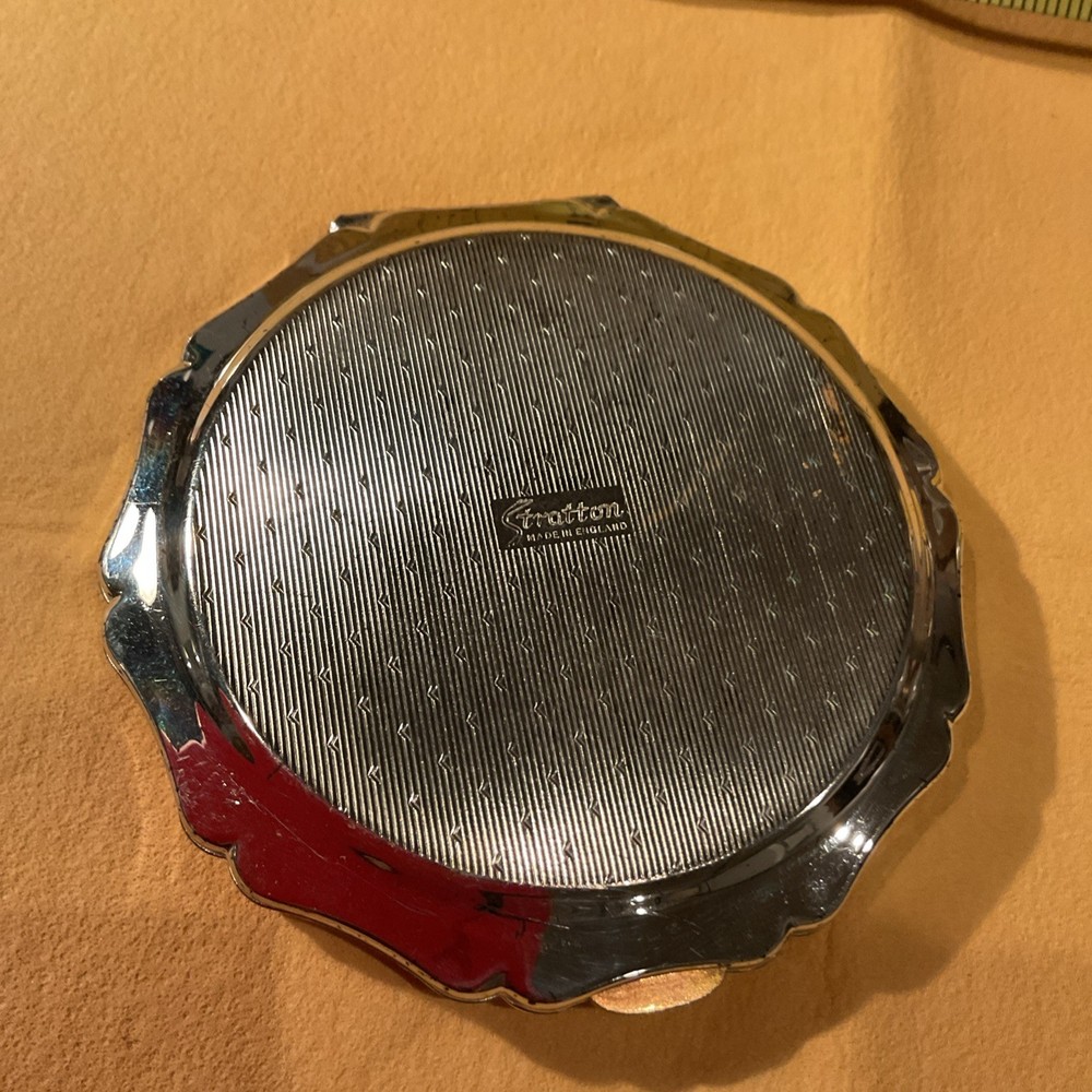 Stratton silver Plated , mirror, hinged powder cover inside Never Used.