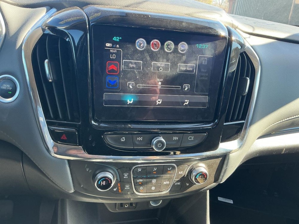 TRAVERSE 2018 Glove Box 4928972