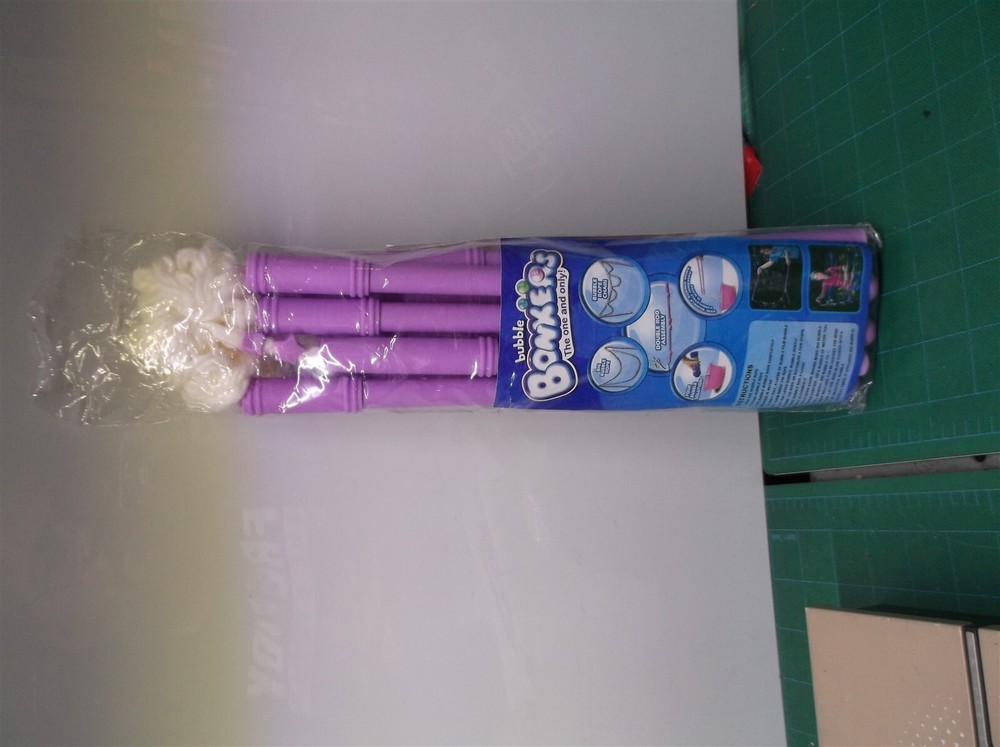 Bubble Bonkers/ Device to make giant bubbles. (Open container)