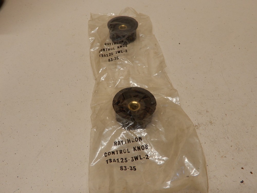 Raytheon Control Knobs TSA125-3WL-2 QUANTITY 6 NOS in Original Packing