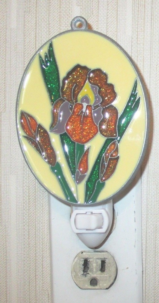 WHITE IRIS NIGHTLIGHT (FLOWER GARDEN SUNCATCHER LIGHT)