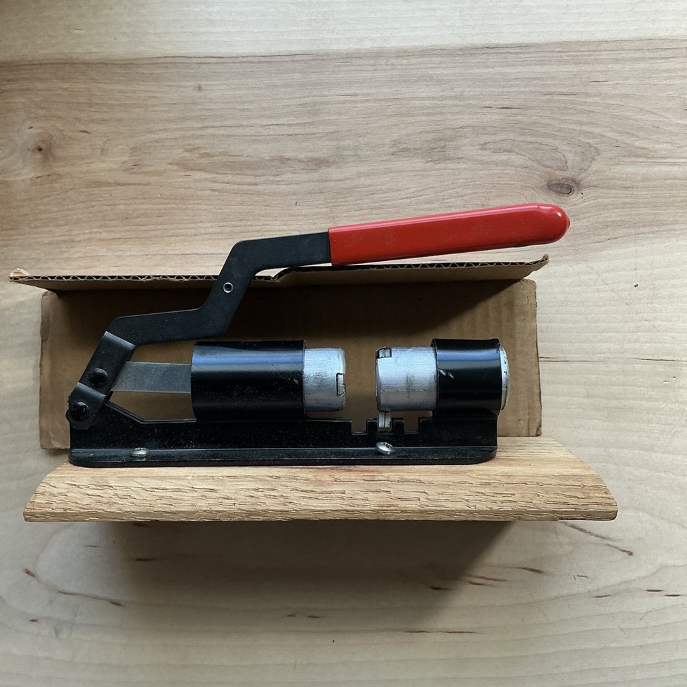 Vintage Gem Dandy Nut Cracker Vantage Nutcracker w/ Original Box