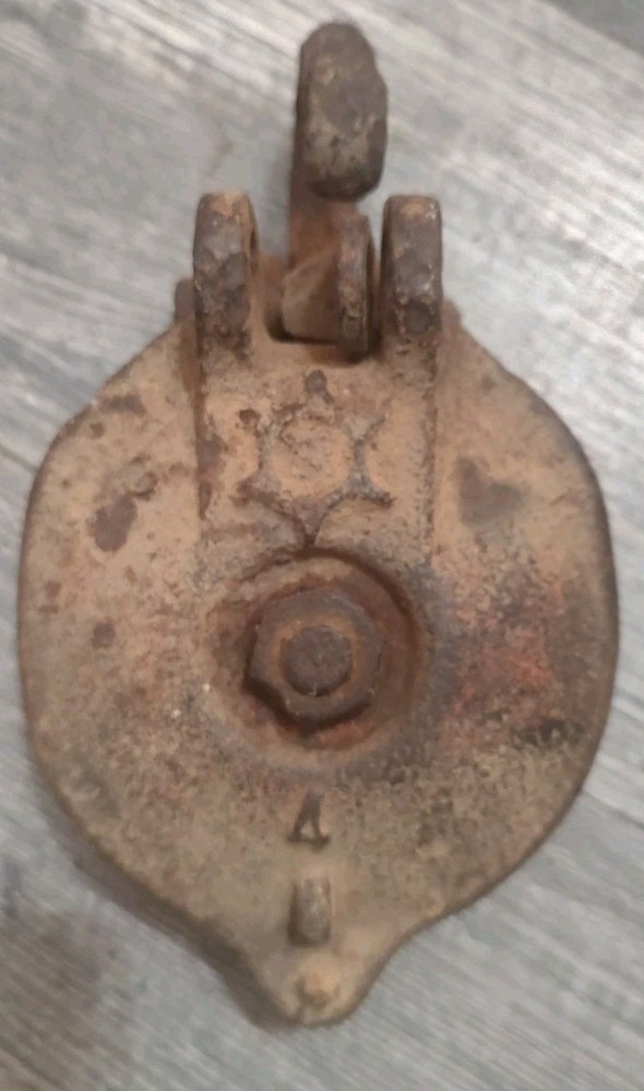 Vintage Six Point Star #4 Cast Iron Barn Pulley