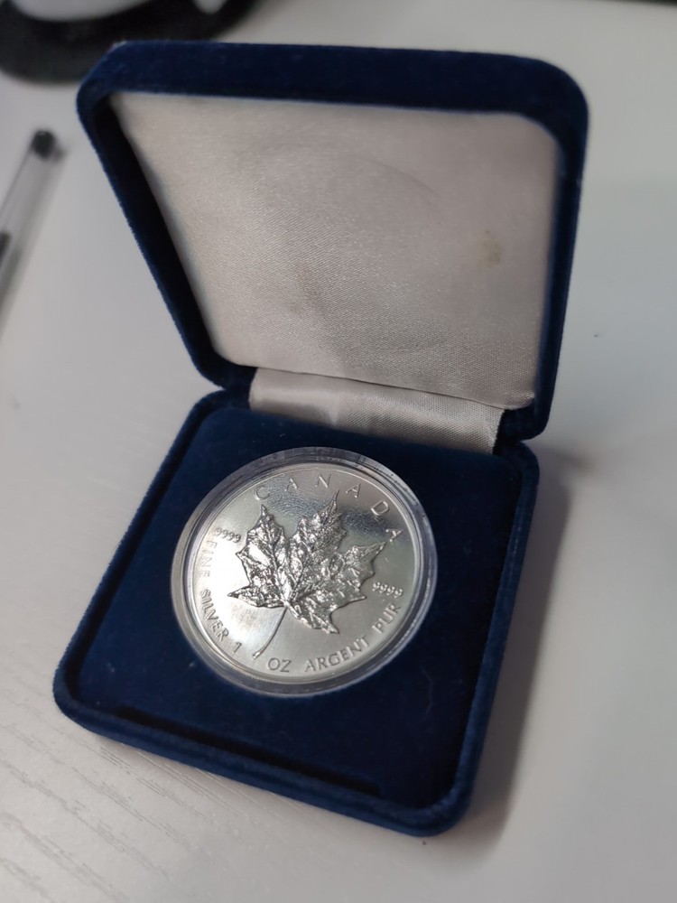 1994 1 Oz $5 Silver Maple Leaf Coin