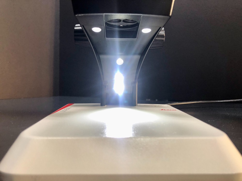 Leica EZ4 D Stereo Microscope with variable control lighting