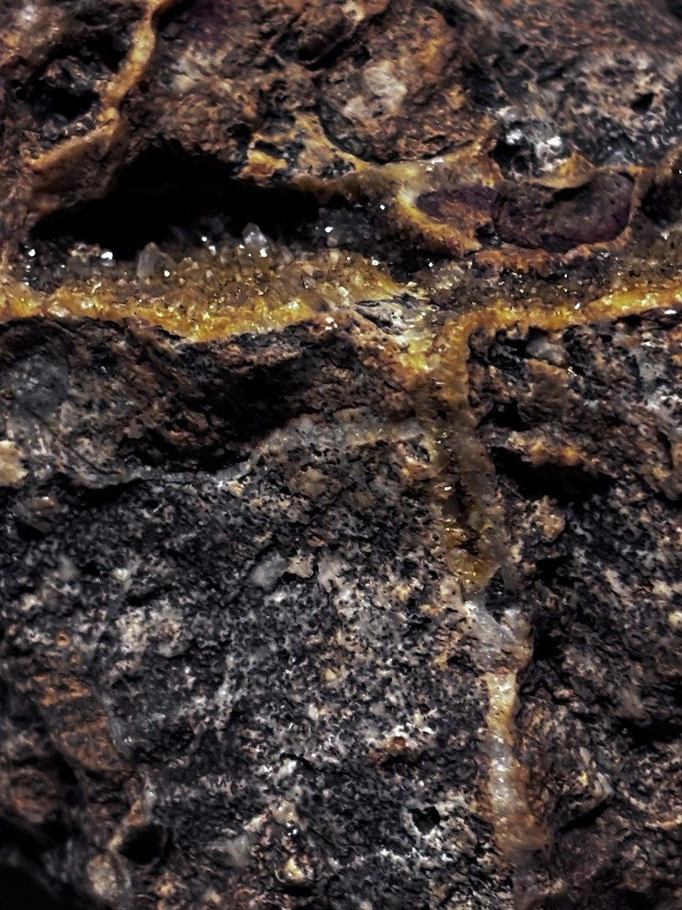 quartz low grade gold ore 706g