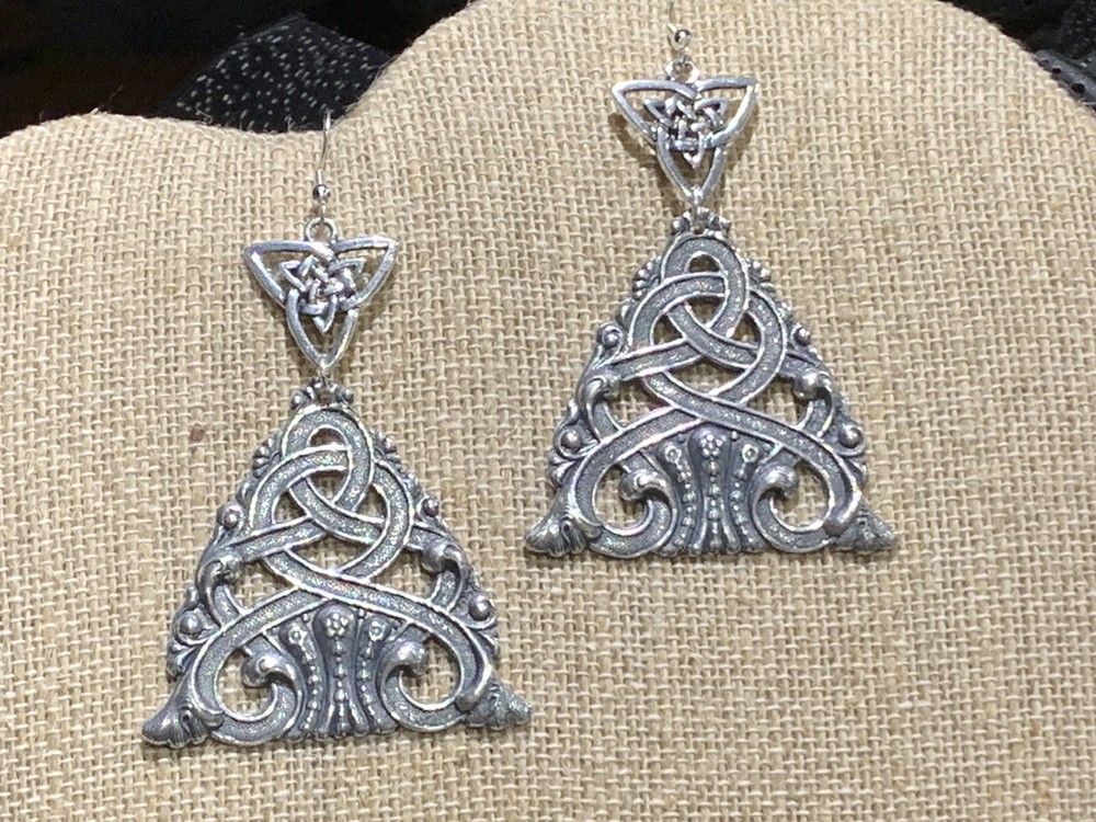 50% *Off *HANDCRAFTED BOLD TRIANGULAR CELTIC SHIELD & TRIQUETRA EARRINGS.SILV
