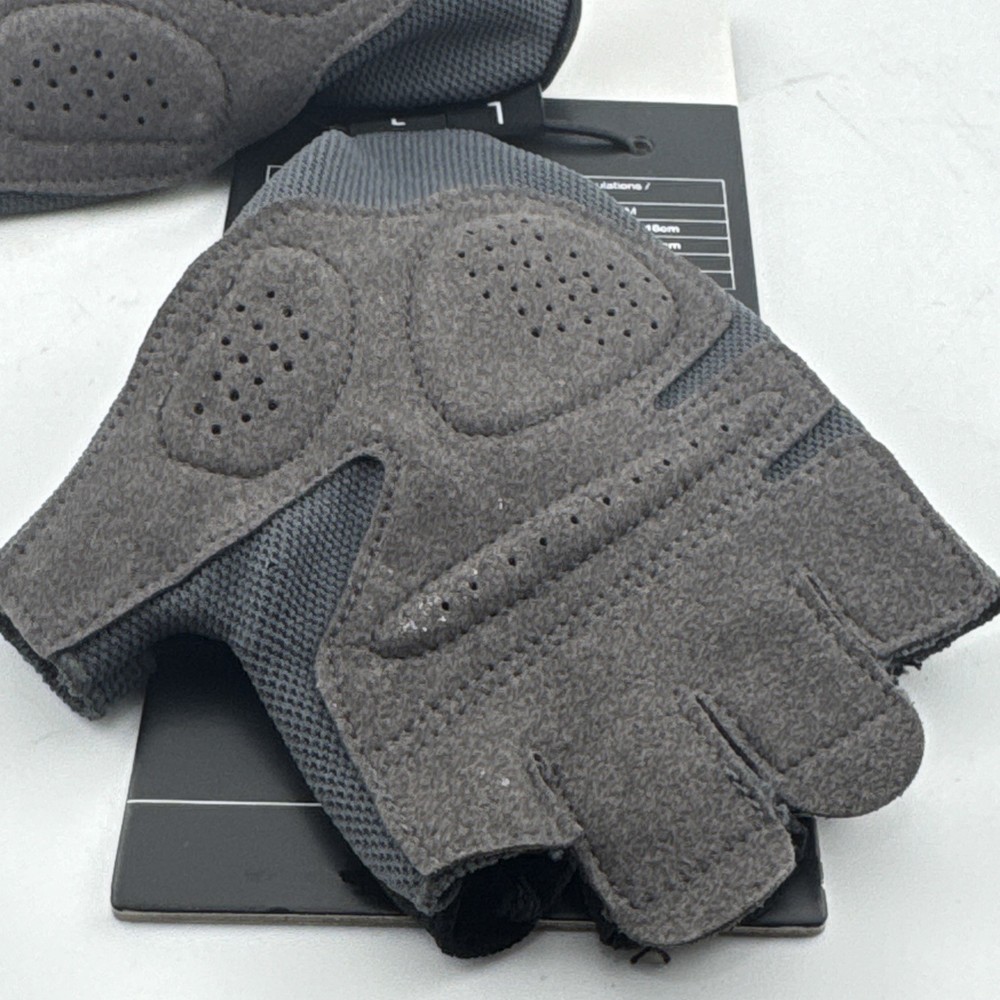 Nike Essential Lightweight Men's Training Gloves Size Large, Ash Grey