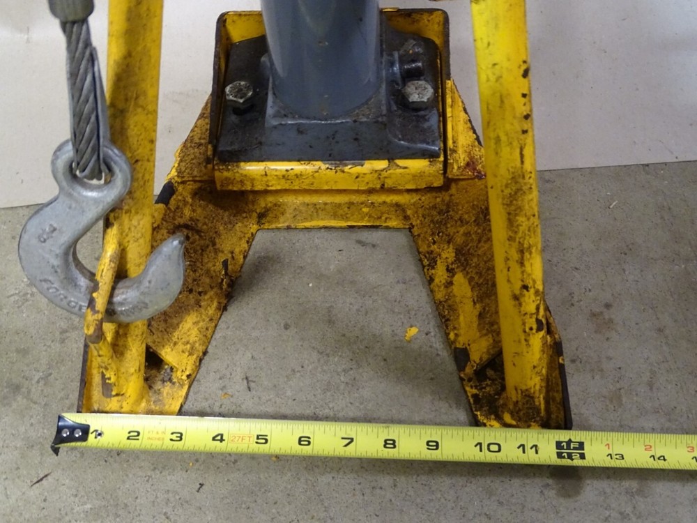 Rhino Hydraulic Post Puller , Model PL-3