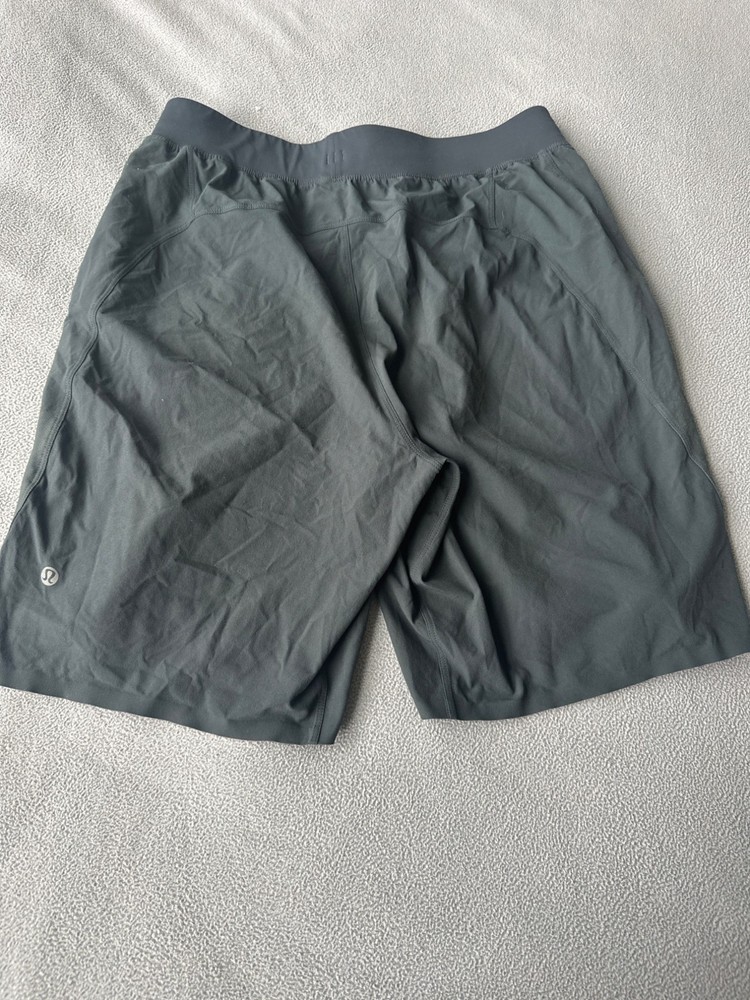 Lululemon Shorts Mens Medium Pace Breaker Classic Lined 9" Pockets Active