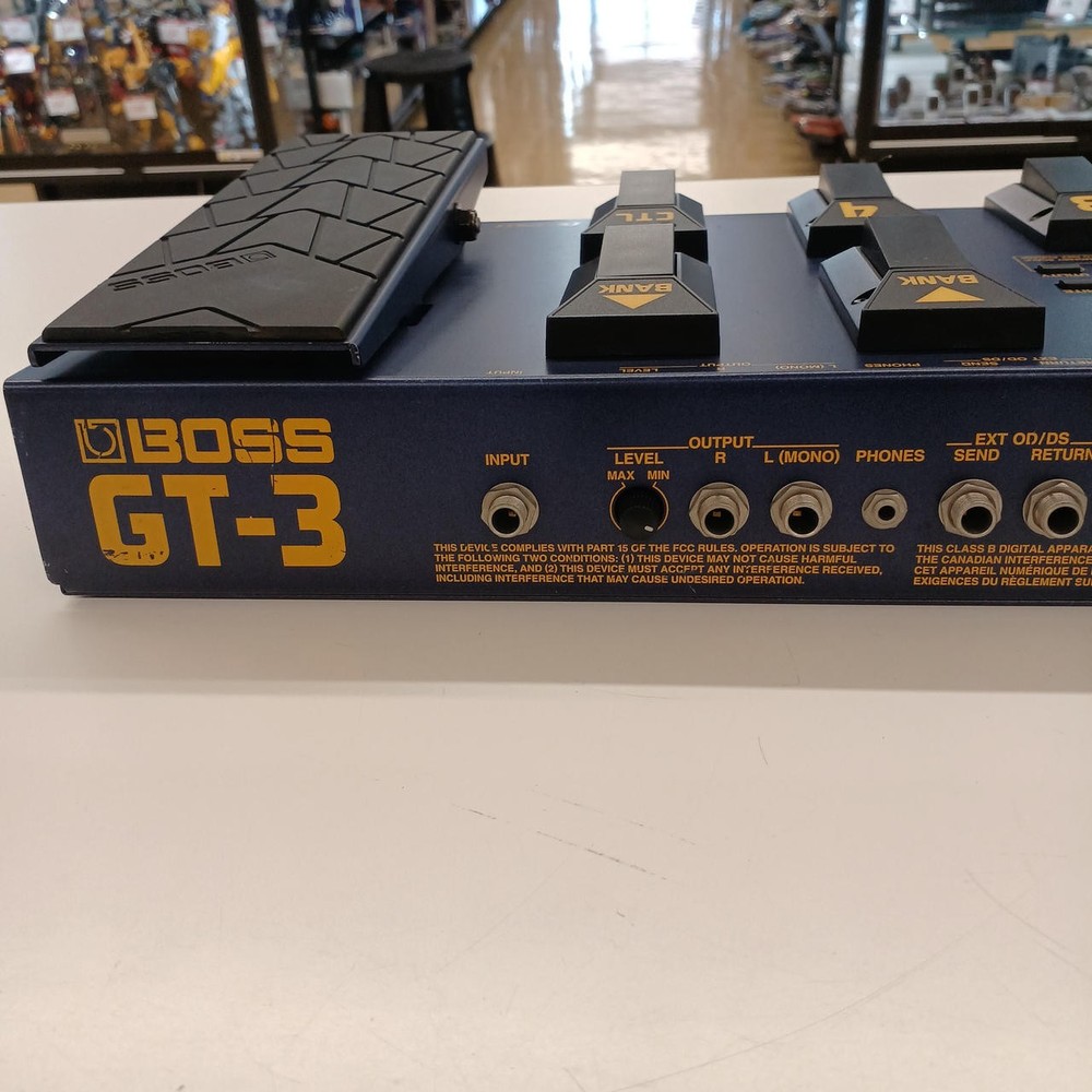 BOSS GT-3 Guitar Effects Processor COSM Amp Modeling Multi-Effects Pedalboard