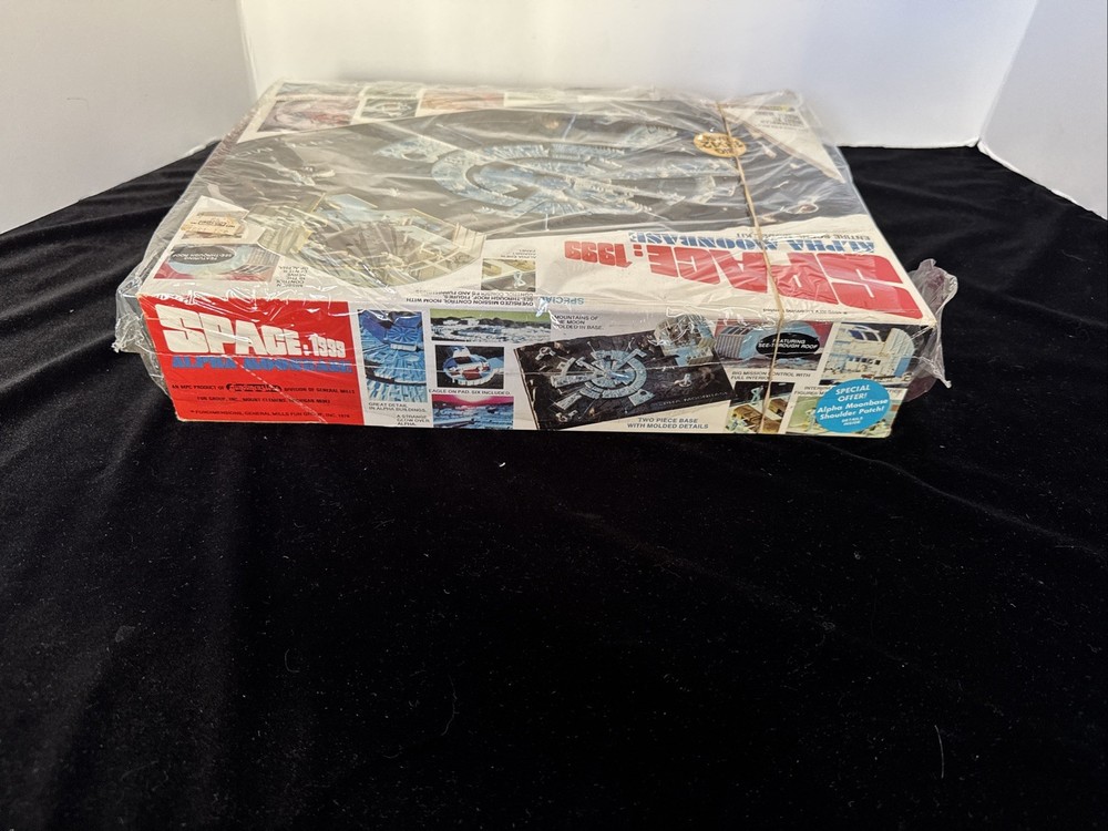 FUNDIMENSIONS 1976 SPACE:1999 ALPHA MOONBASE (18”X12”) KIT Model Open Box