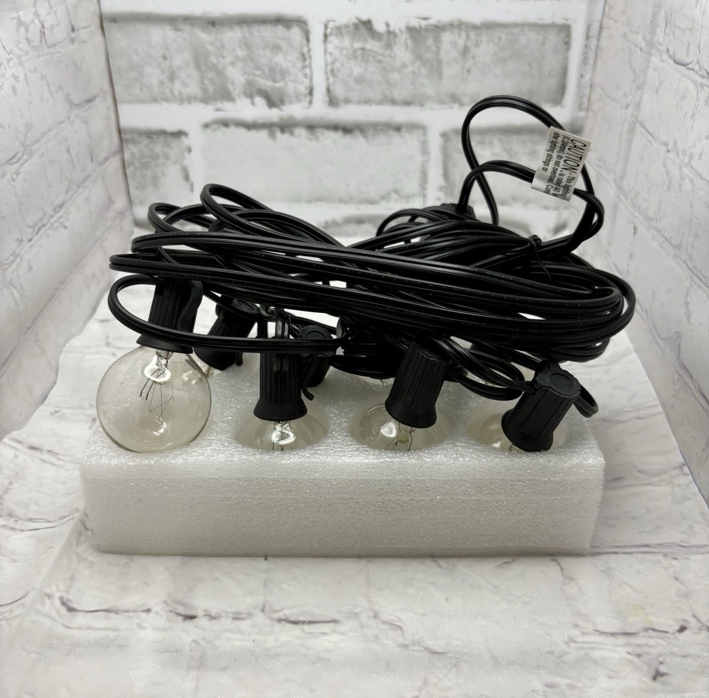 24ft 8 Bulb Outdoor String Lights