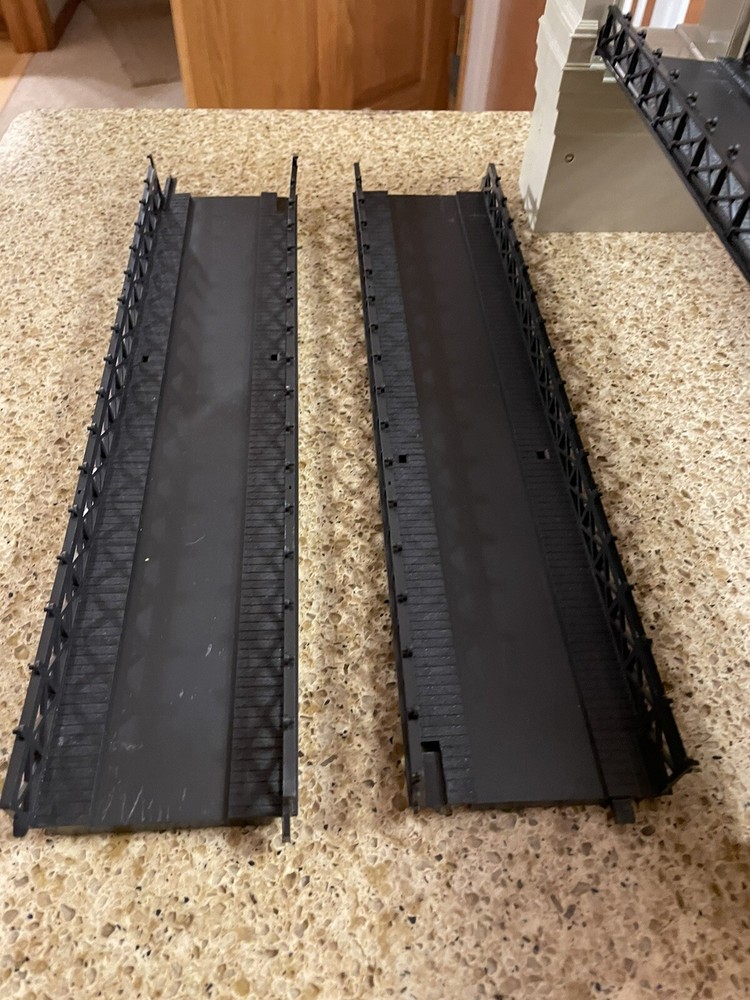 HO BRIDGE - Very Unique W/ Original Box