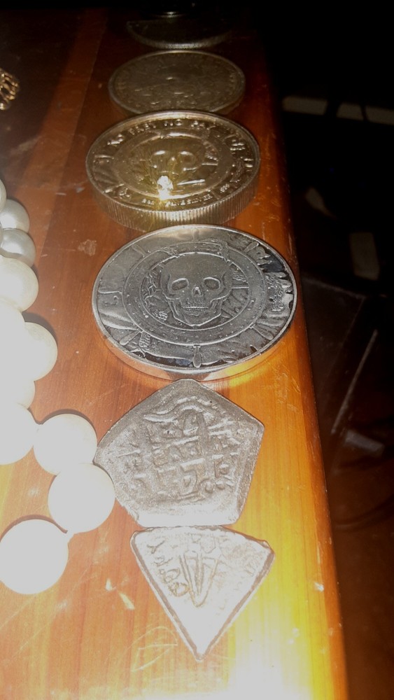 Treasure Chest includes Pieces of 9 (8)