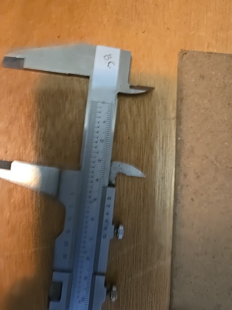 Vernier Caliper w/ Fine Adjustment