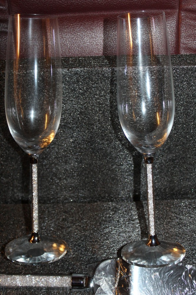 4 pc Wedding Toasting Flutes Cake Server Set Glittering Bead Handles NIB