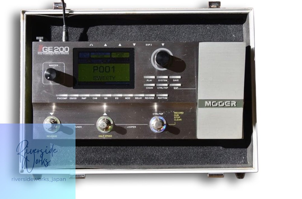 Mooer GE200 Multi-Effects Unit (With Hard Case)