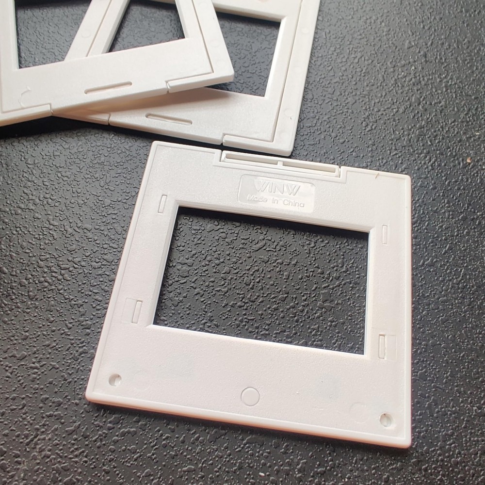 Plastic Slide Mounts 35mm-100 Pcs Includes Storage Box