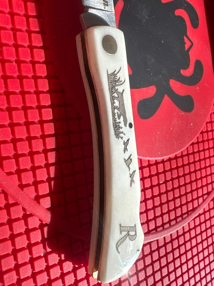 REMINGTON SCRIMSHAW LOCKBACK POCKET KNIFE