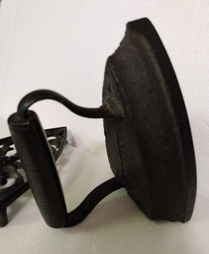 Antique Cast Iron Flat Iron With Decorative Base