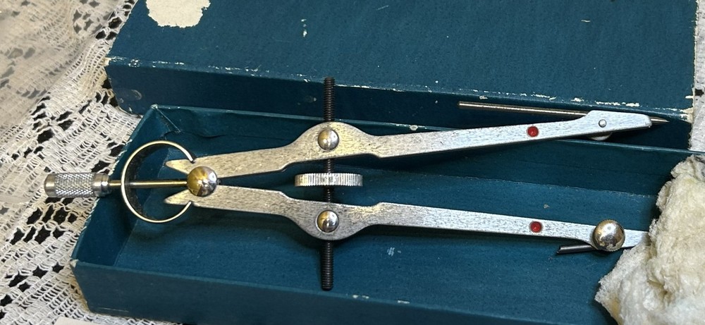 Vintage Vemco Pasadena Compass w box
