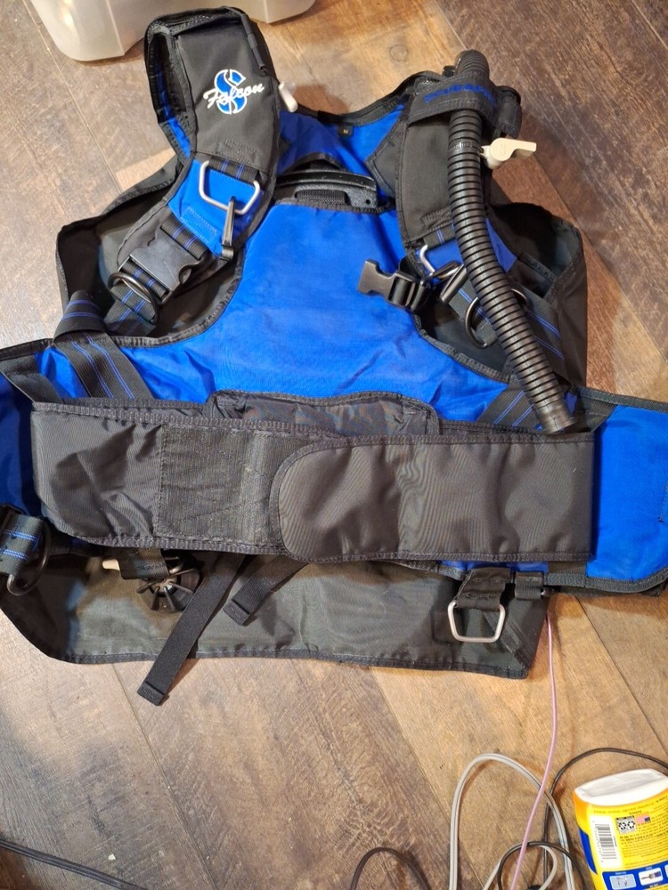 SCUBAPRO Falcon BCD Blue Medium Used