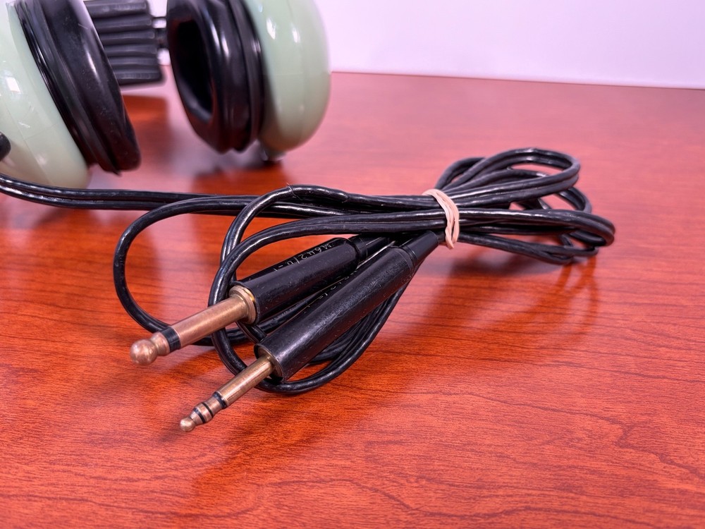 David Clark H10-30 Aviation Headset Dual Plug With Microphone Untested