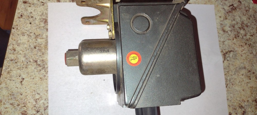 United Electric H302 Pressure Controller