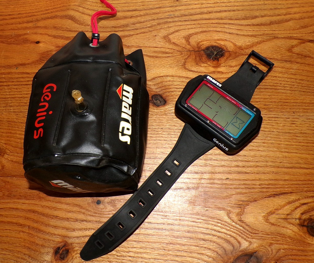Mares Genius Dive Computer with Wrist Strap - Untested