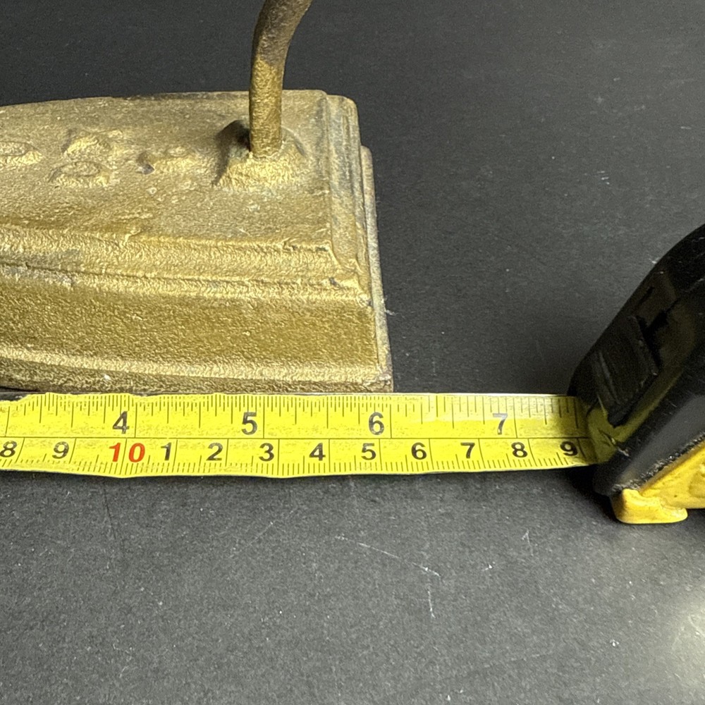 Antique U-DX-6 Cast Iron Sad Iron