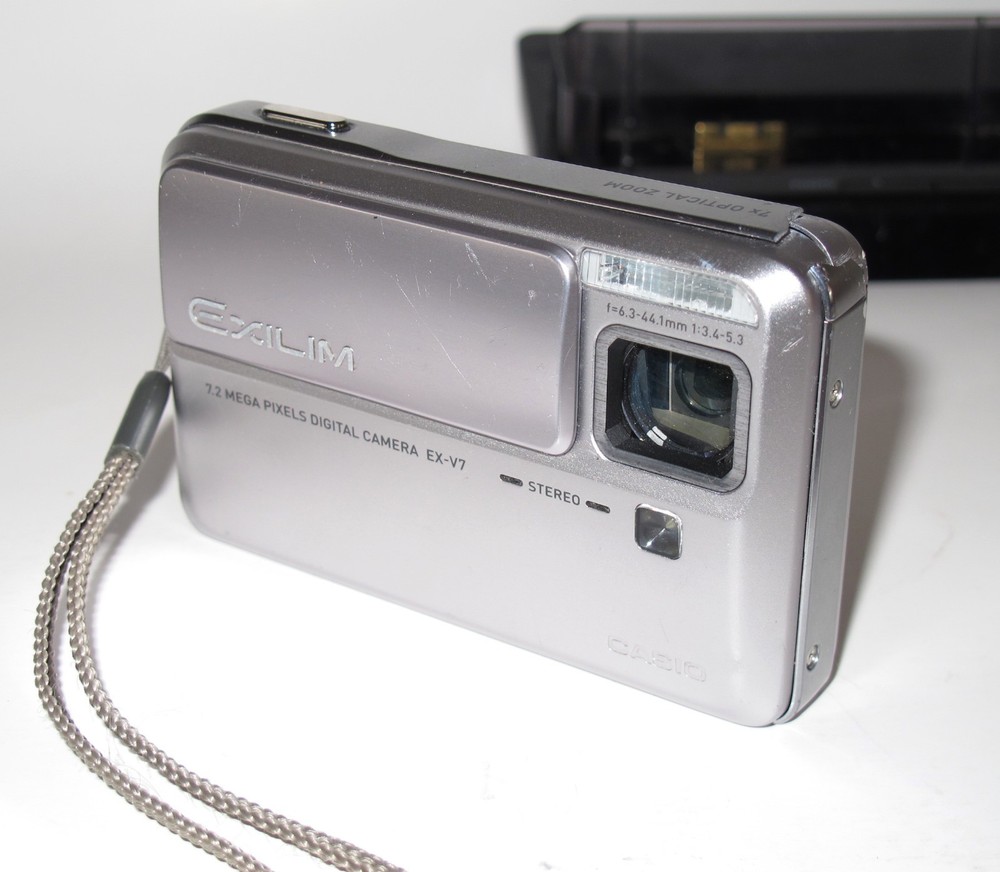 Casio Exilim EX-V7 7.2 MP Point & Shoot Digital Camera (Stabilizer Error)