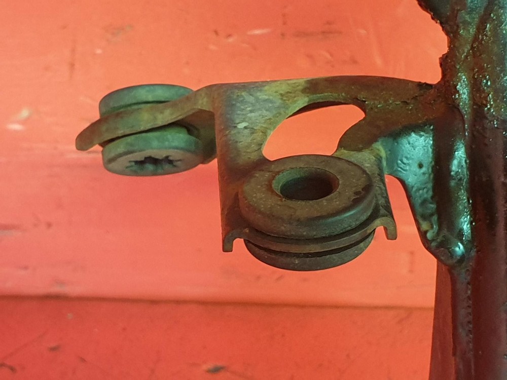 HONDA CBR900 HEADLIGHT BRACKET 2001