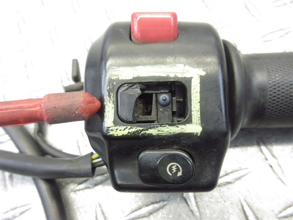 2013 11-18 Triumph Thunderbird Storm Right Handlebar Switch Throttle Control