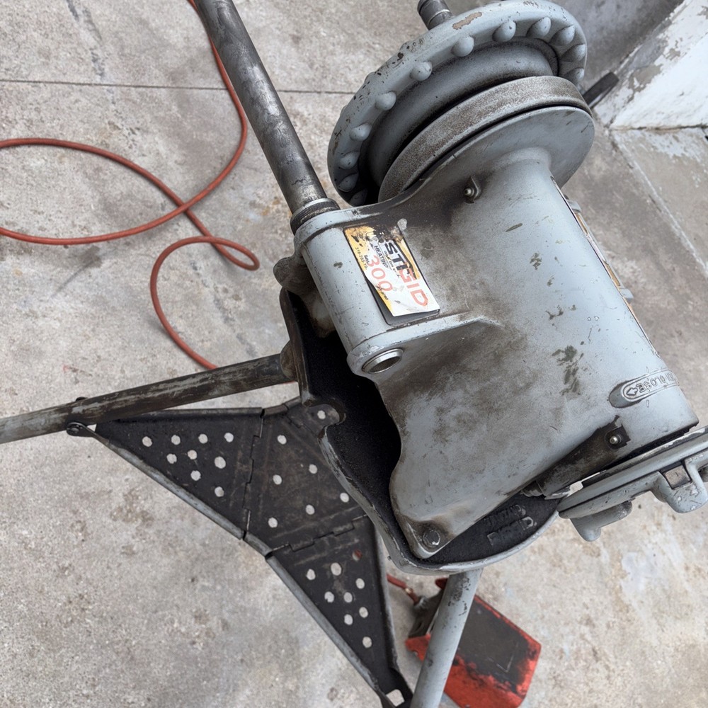 RIDGID 300 PIPE THREADING MACHINE + FOOT SWITCH & CARRIAGE/ TESTED/WORKS