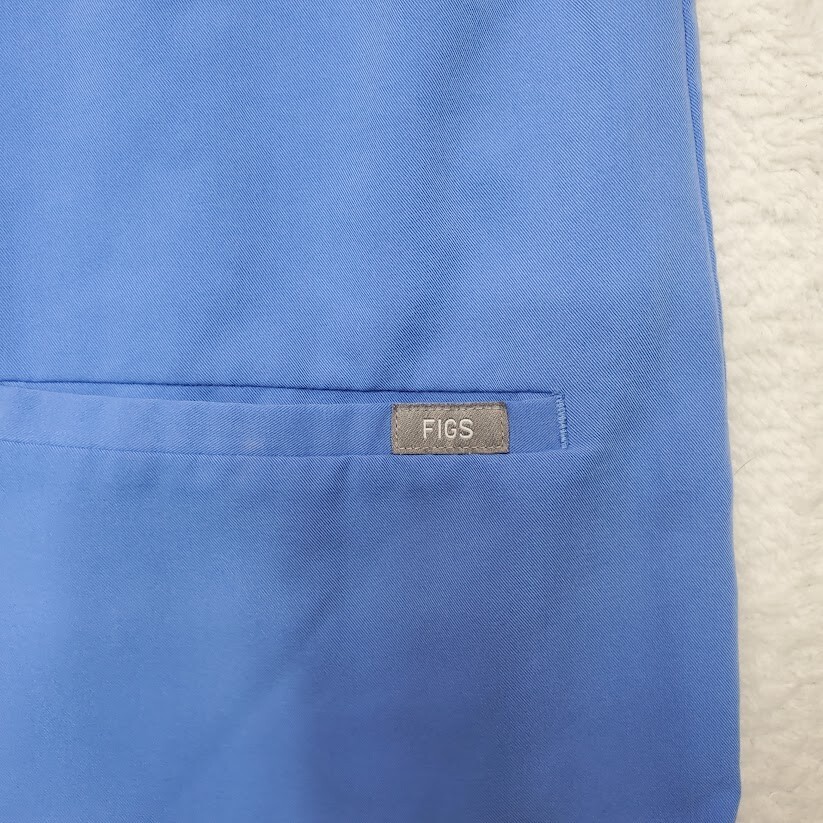 Figs Women’s Casma Three Pocket Scrub Top Blue S