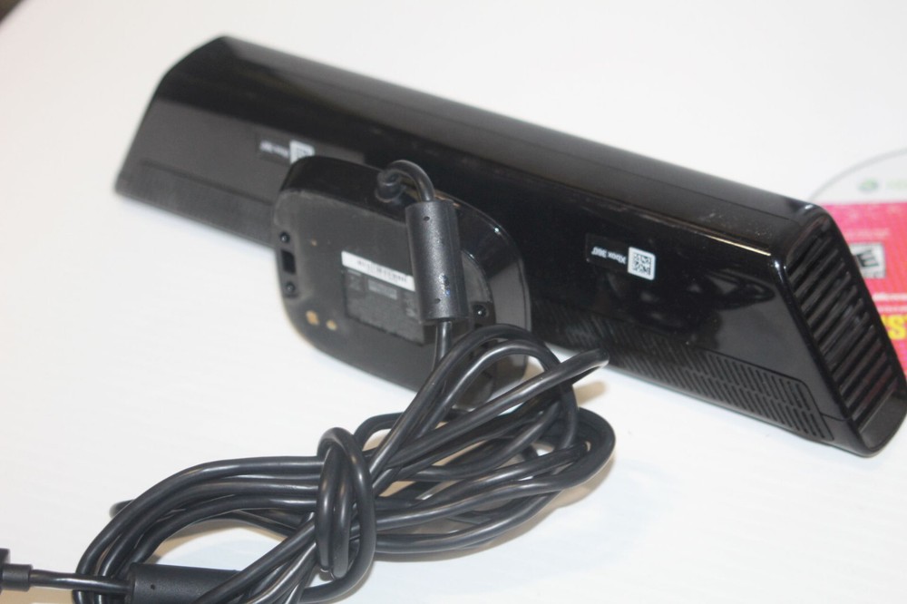 Microsoft 1414 Xbox 360 Kinect Sensor Bundle + 5 Games Just Dance Central Disney