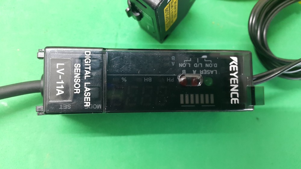 KEYENCE LV-11A + LV-H62 DIGITAL LASER SENSOR, USED