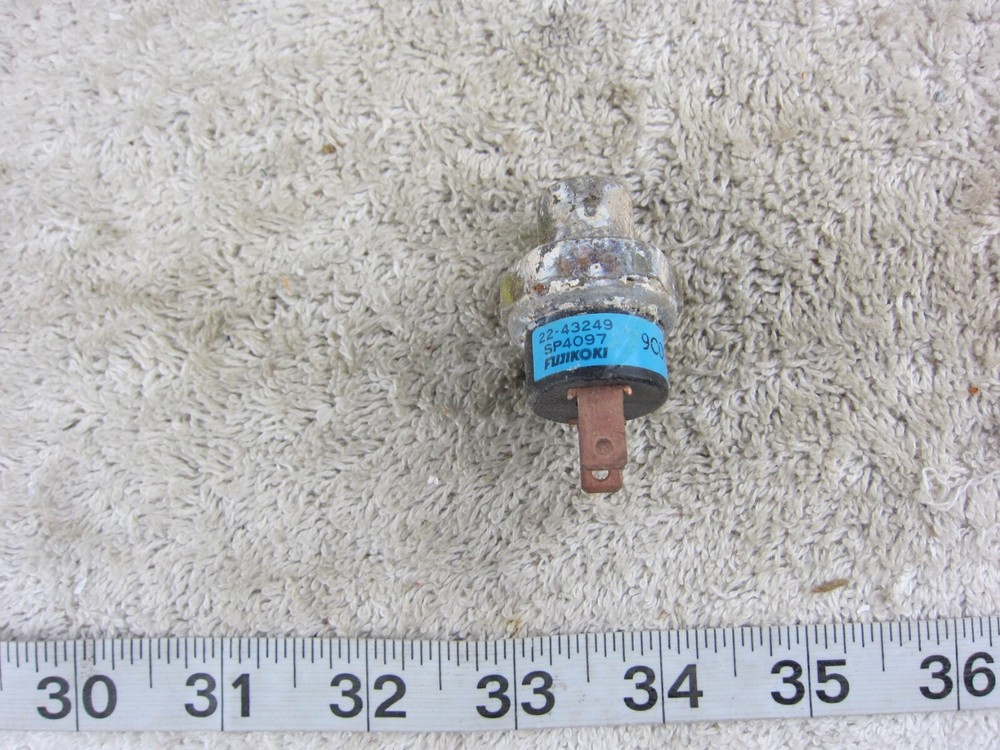 Freightliner 22-43249-000 Fujikoki SP4097 134a Binary Pressure Switch, Used