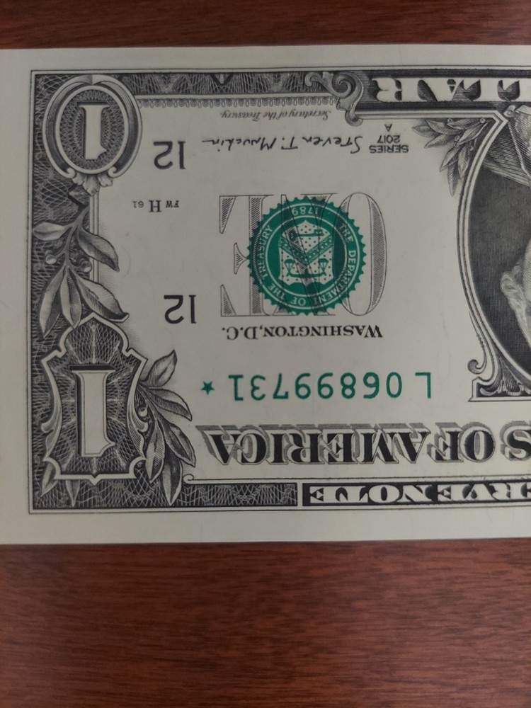 **Uncirculated 2017 *Rare *Error* Solid Starnote .(1dollar) 1 Solid /1 Hollow**