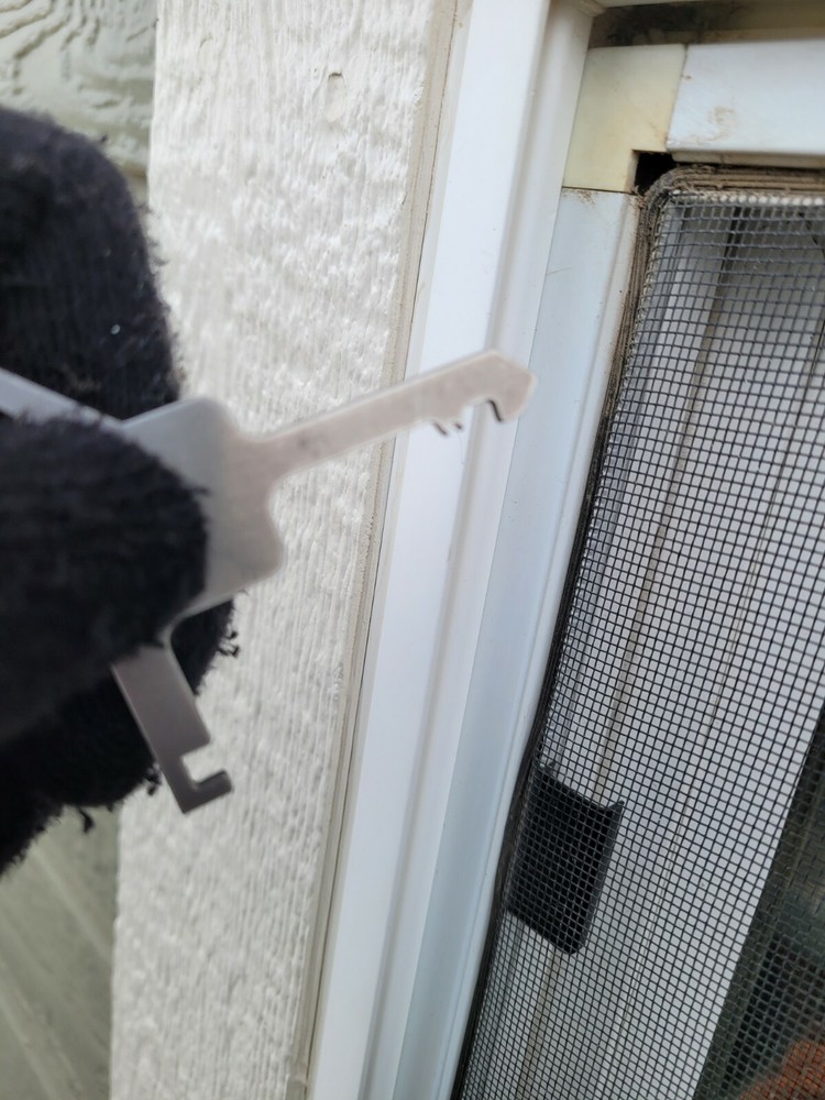 Window Screen Removing Tool