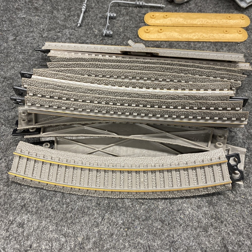 New Ray Construction Set With Train