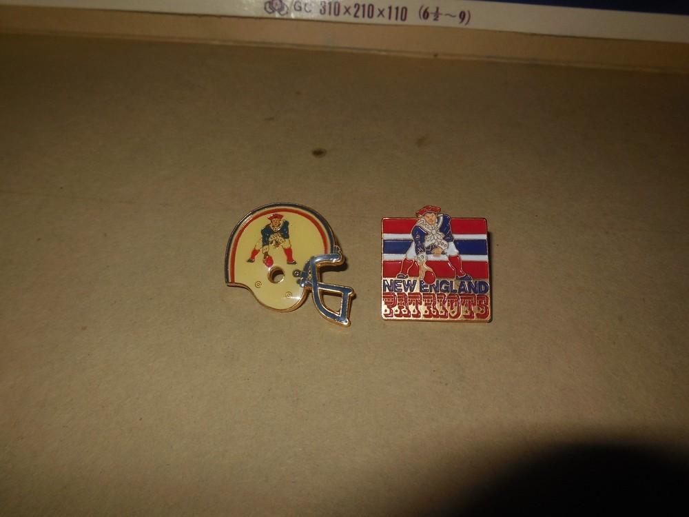 2 vintage new england patriots pins
